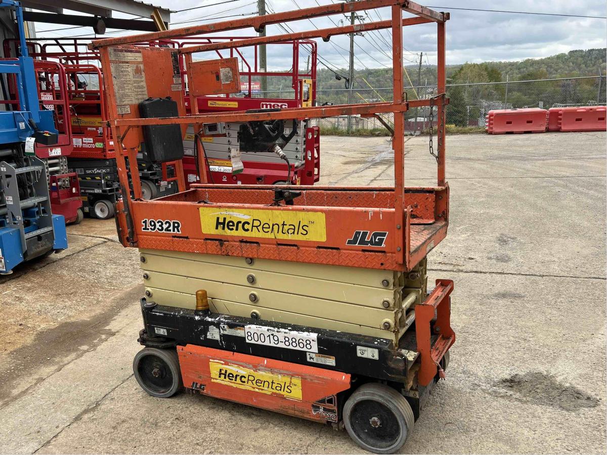 2018 JLG 1932R