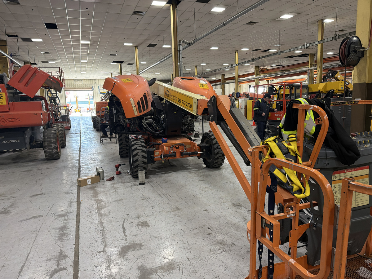 2017 JLG 600AJ-3