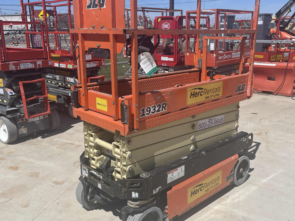 2019 JLG 1932R