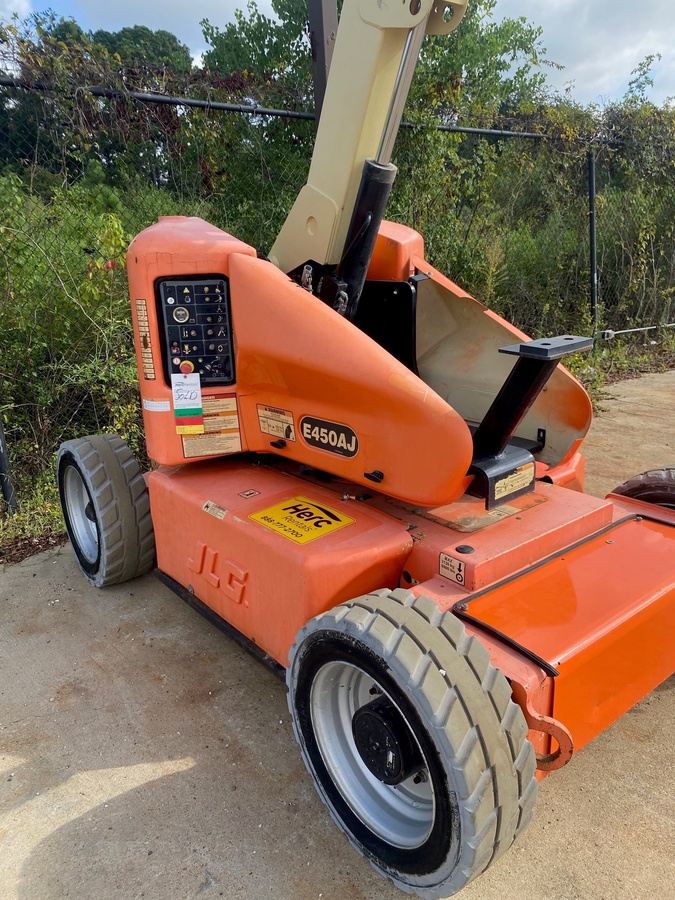 2014 JLG E450AJ-2