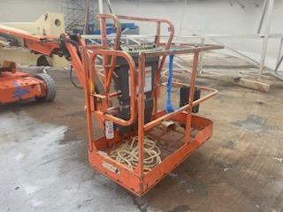 2016 JLG E450AJ