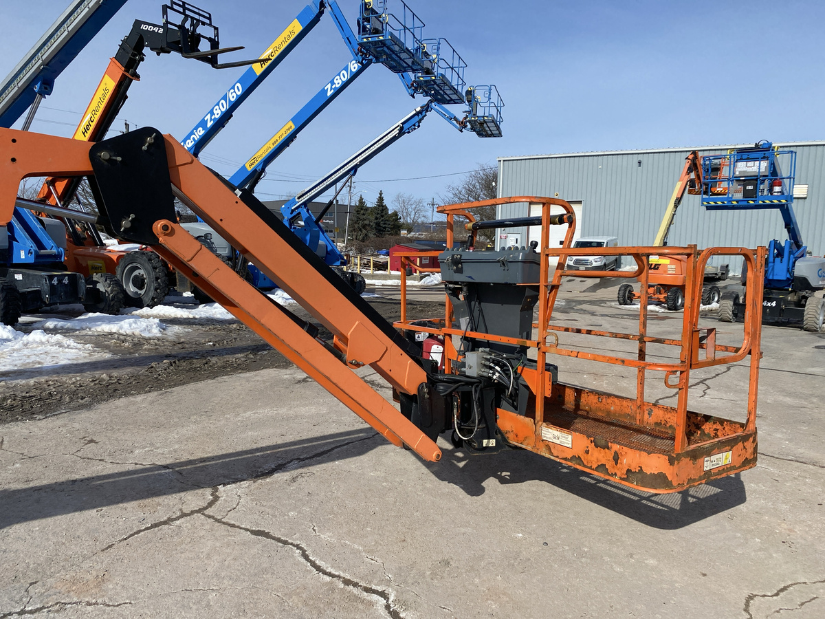 2017 JLG 800AJ-19