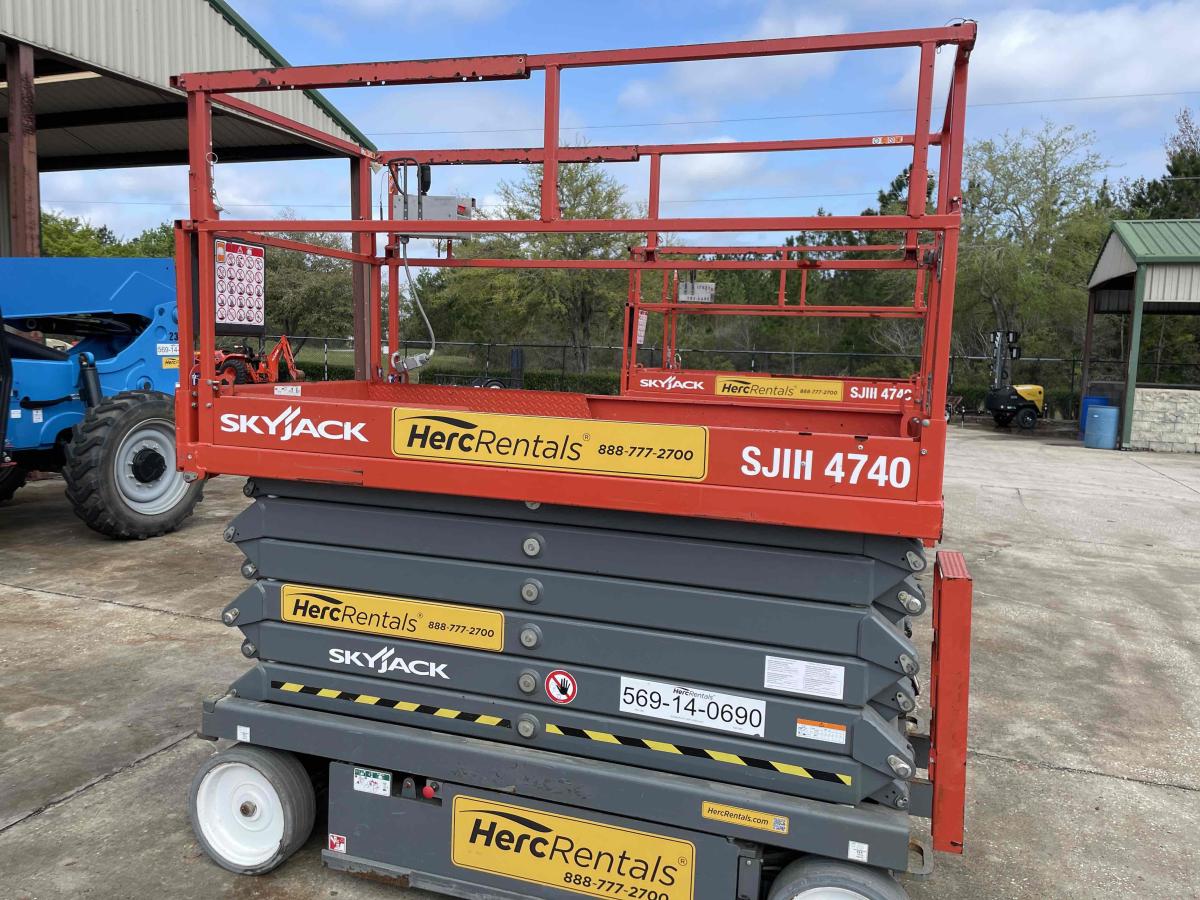 2017 Skyjack SJ4740