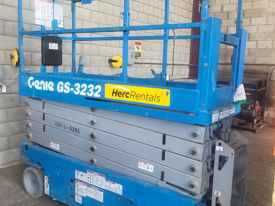 2017 Genie GS-3232