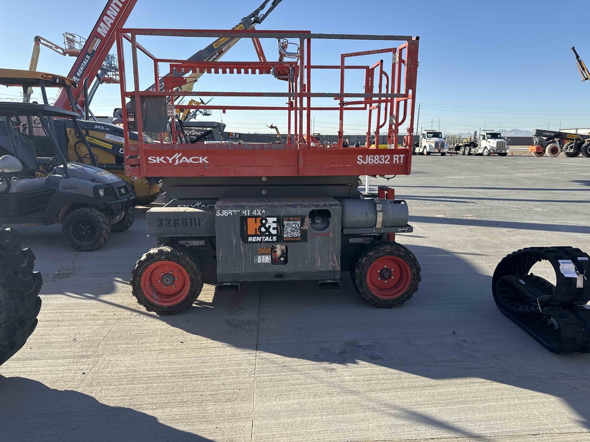 2017 Skyjack SJ-6832RT