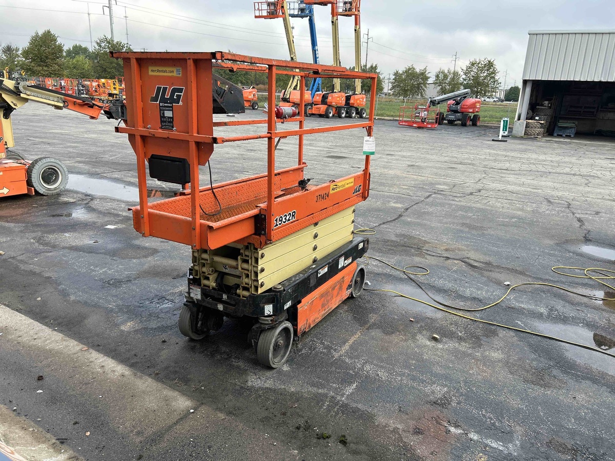 2017 JLG 1932R-4