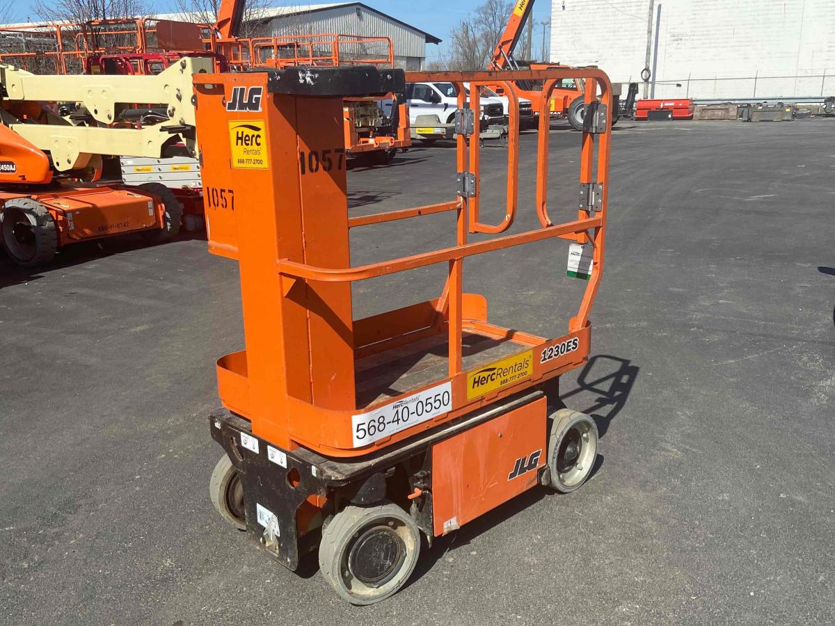 2011 JLG 1230ES
