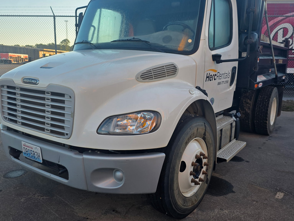 2021 Freightliner M2106-1