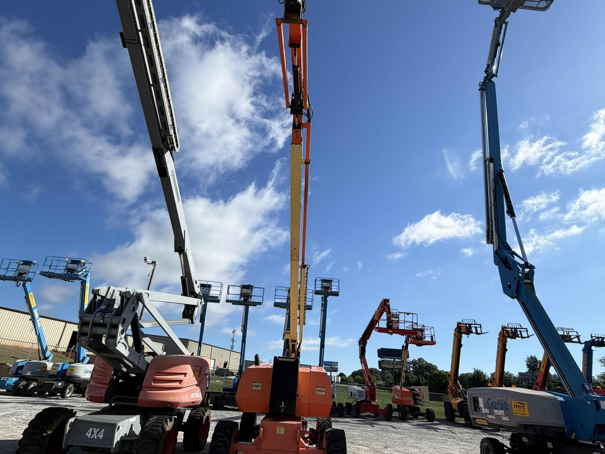 2018 JLG 800AJ-2