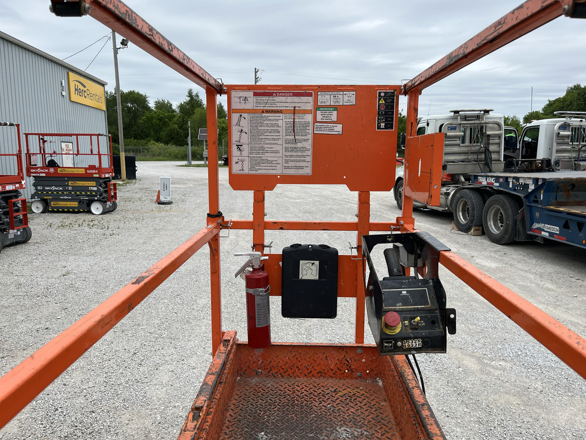 2018 JLG 1932R-9
