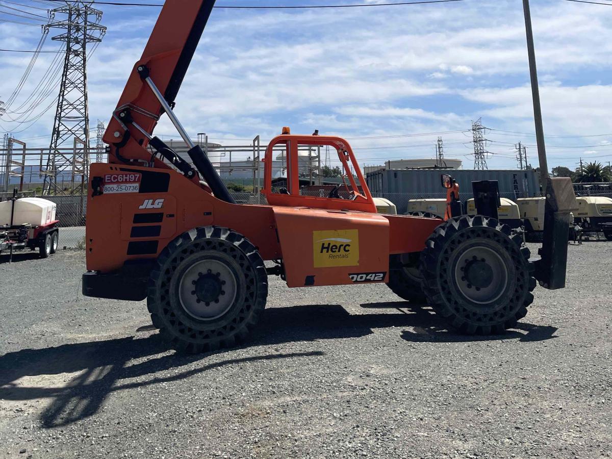 2019 SkyTrak 10042
