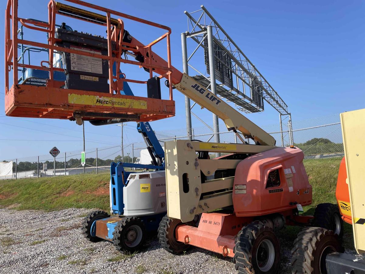 2015 JLG 450AJ