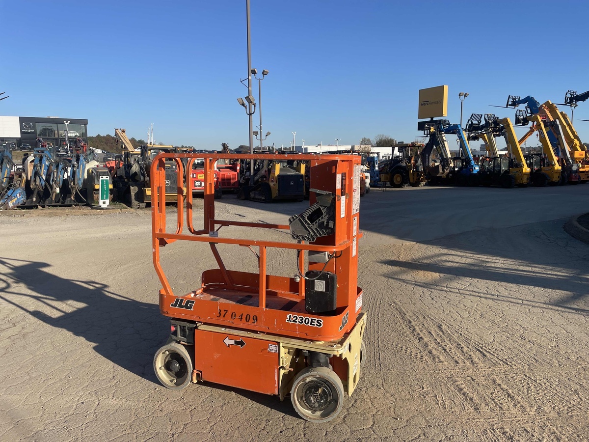 2017 JLG 1230ES