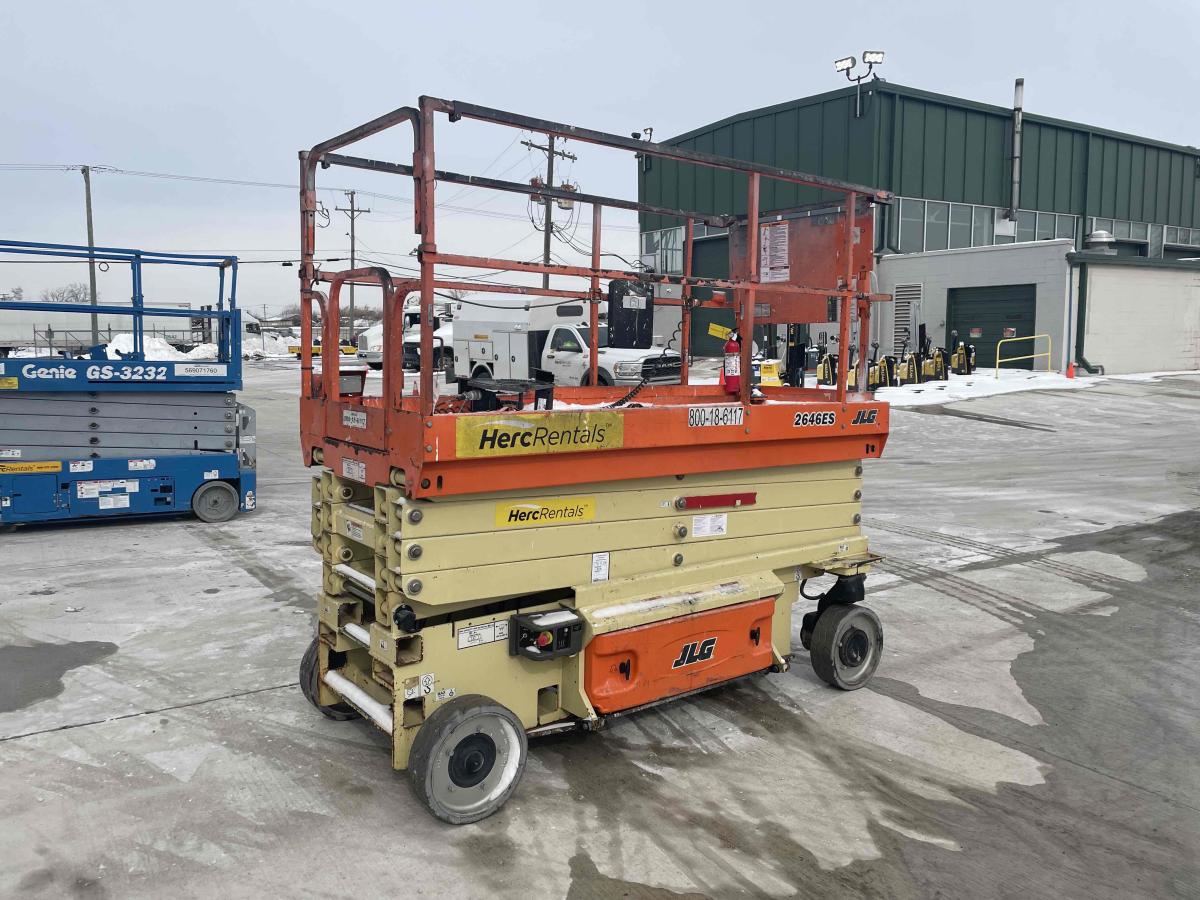 2017 JLG 2646ES