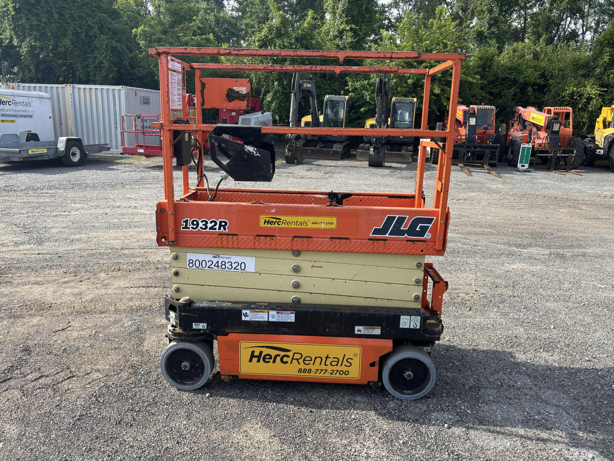 2019 JLG 1932R-4