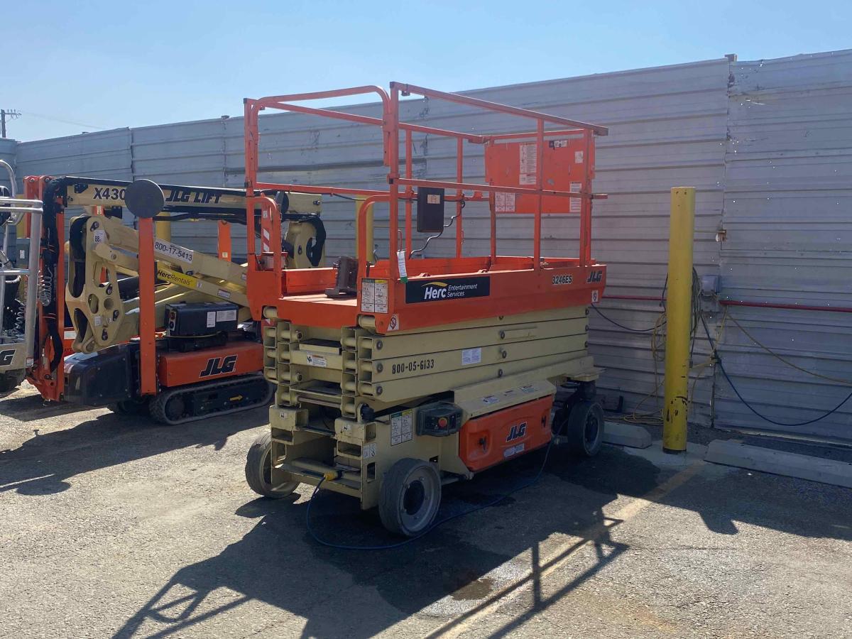 2015 JLG 3246ES
