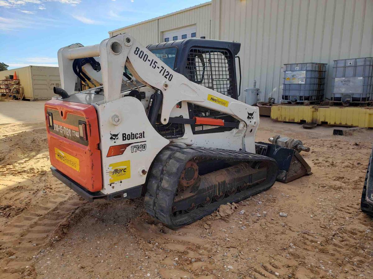 2017 Bobcat T740