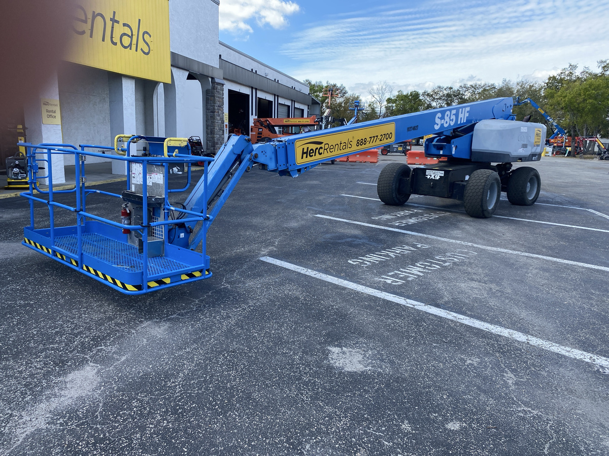 2019 Genie S-85