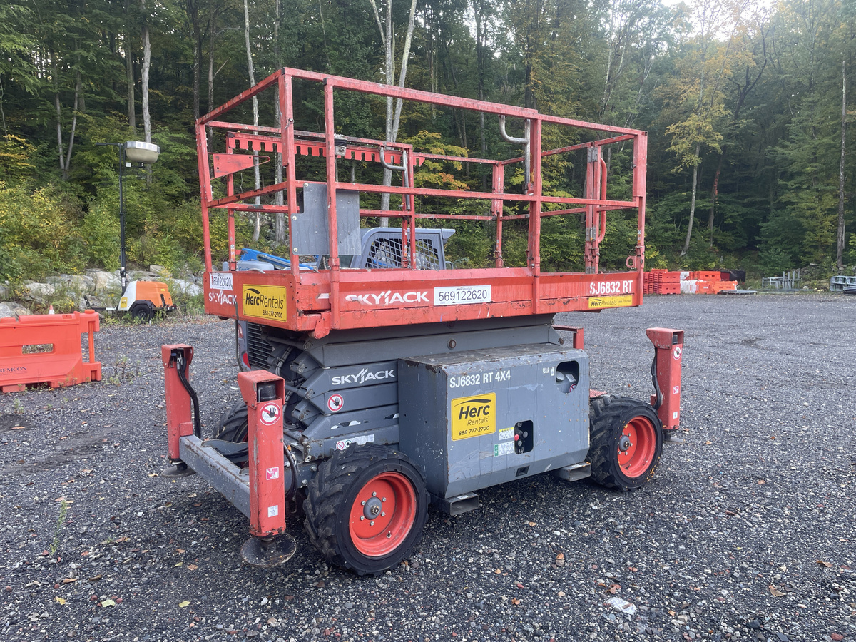 2018 Skyjack SJ-6832RT-6