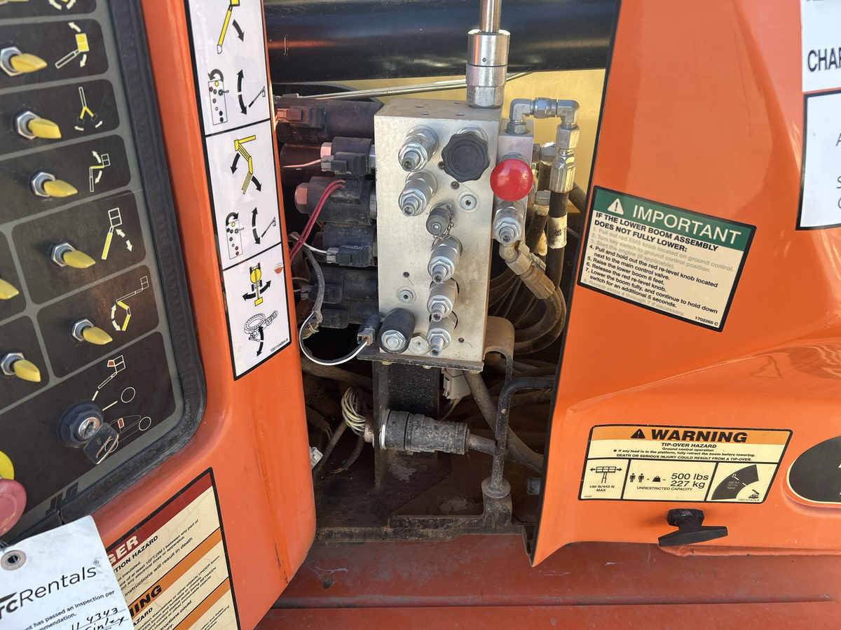 2016 JLG E400AJPN-9