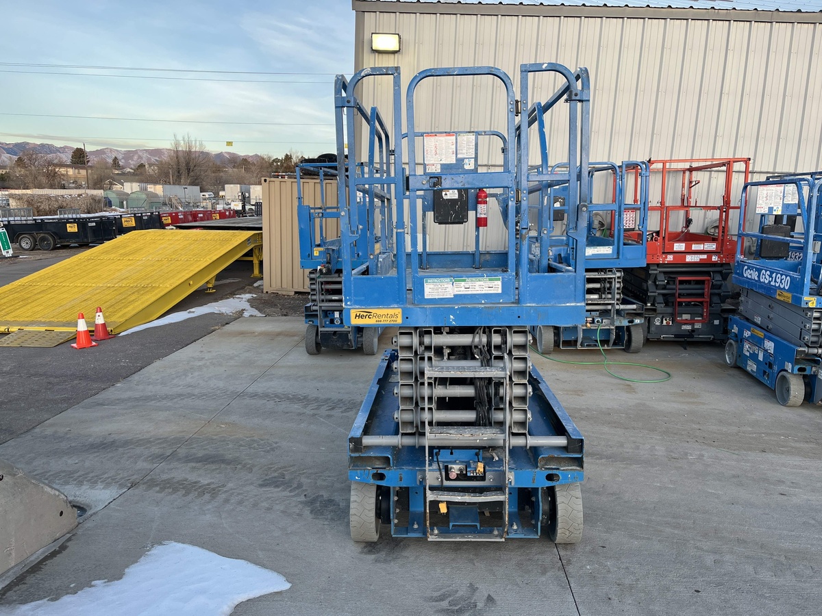 2017 Genie GS-3246-2
