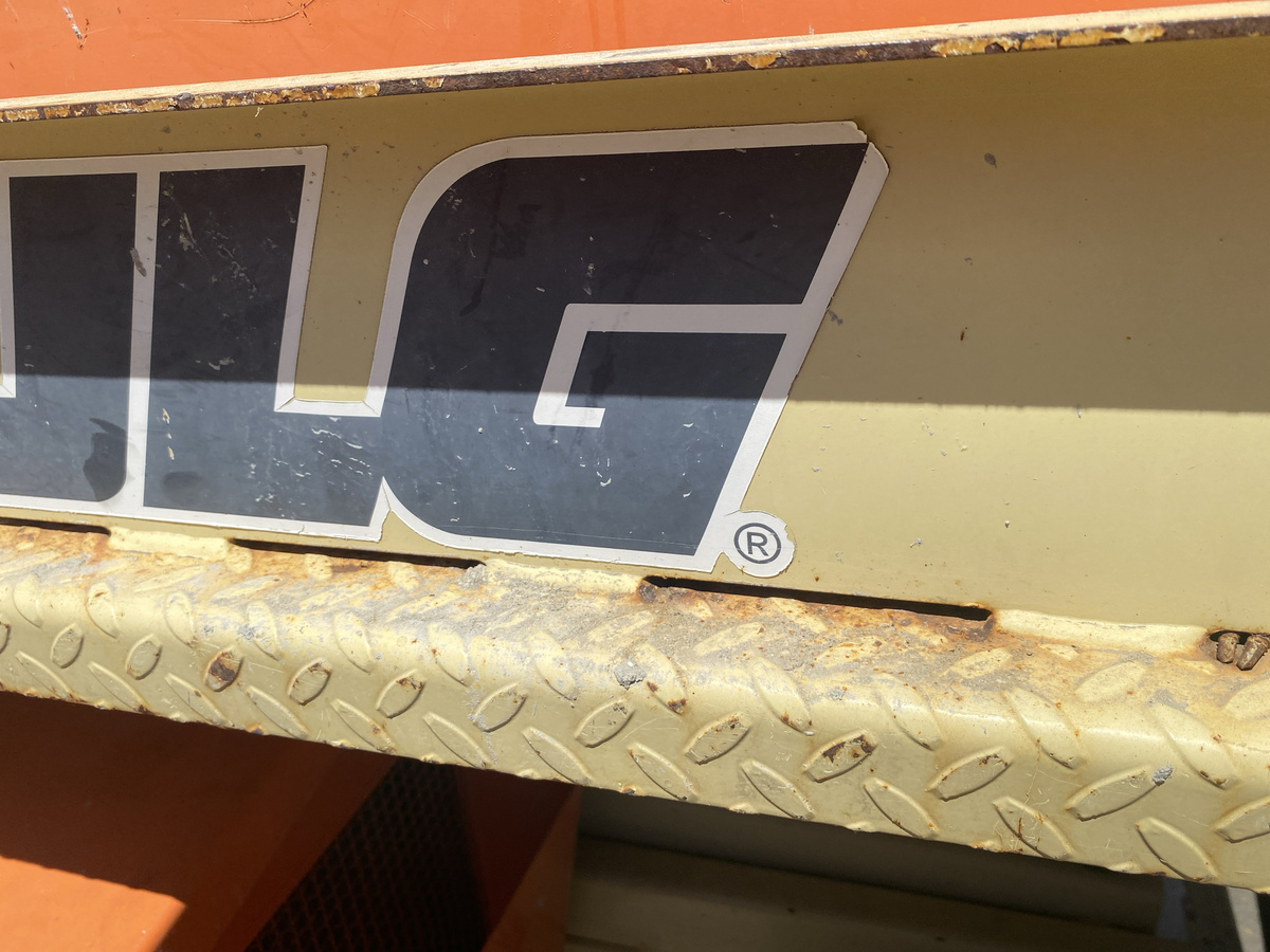 2017 JLG 260MRT-8