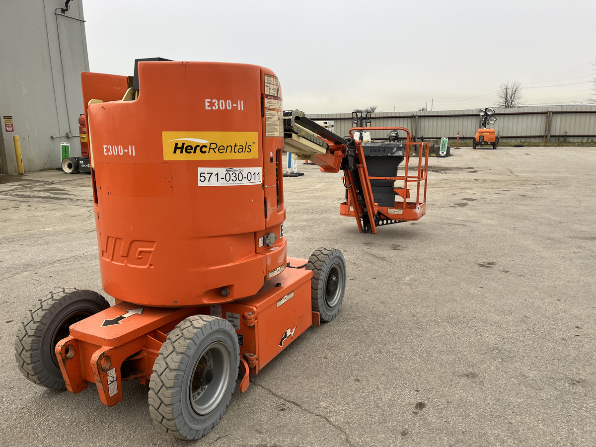 2014 JLG E300AJP-2