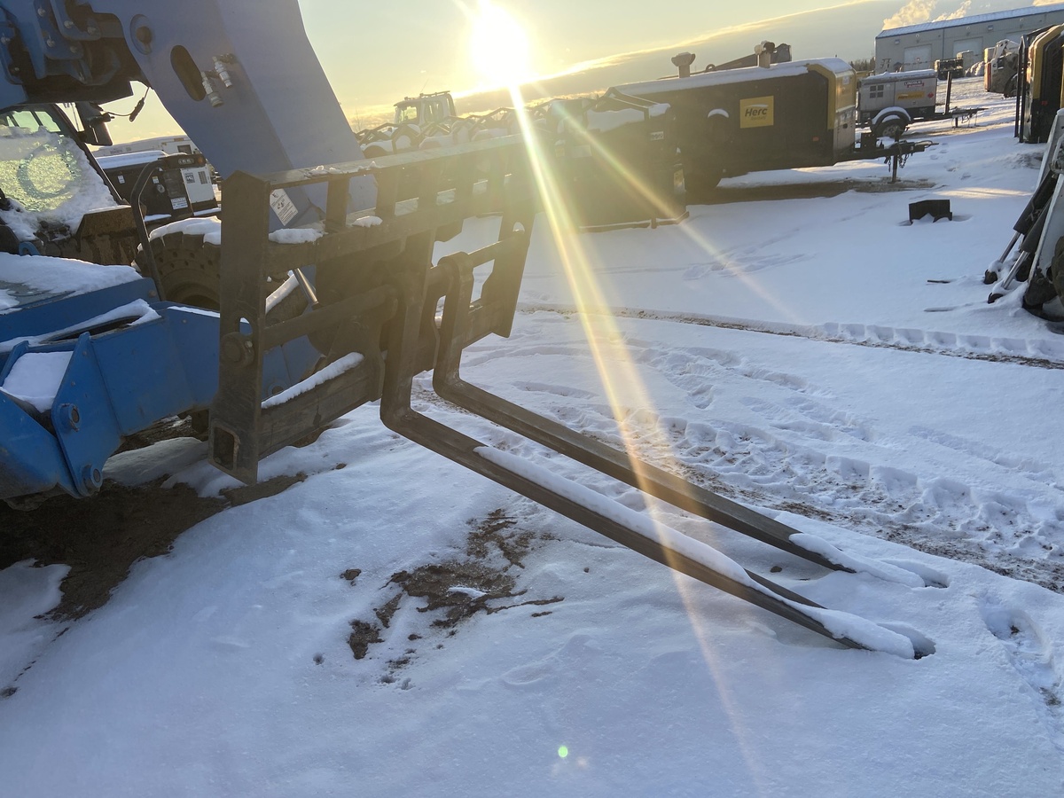 2022 Genie GTH-1056-11