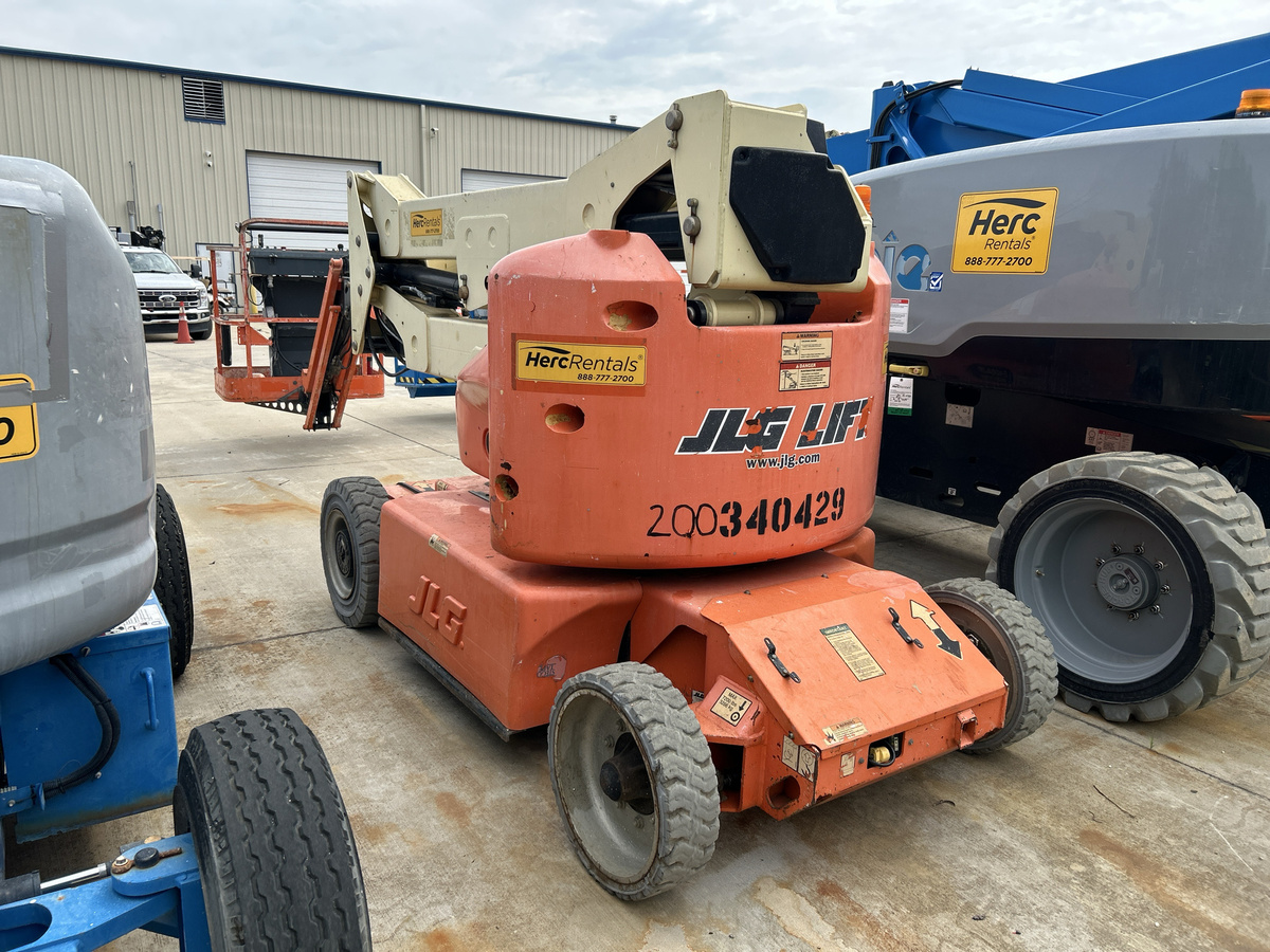 2014 JLG E400AJPN