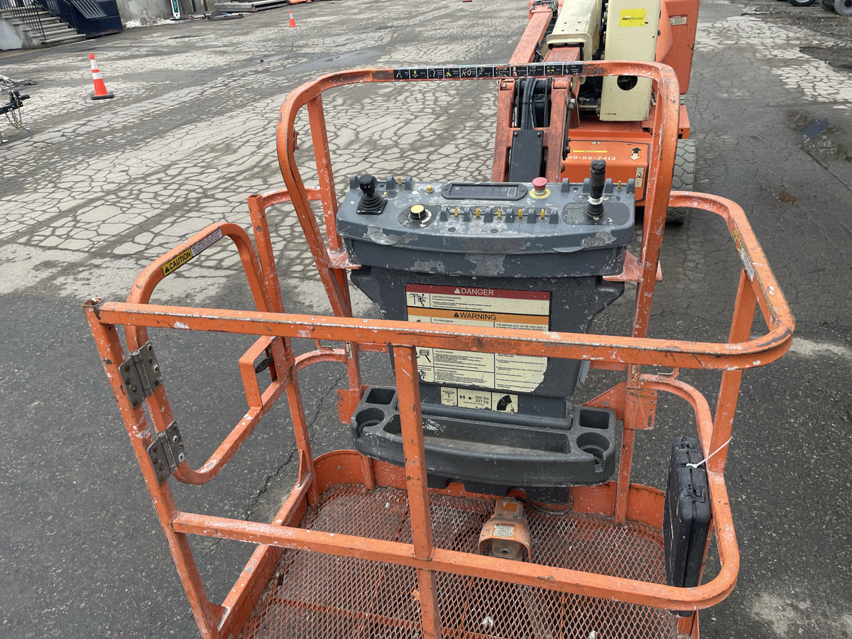 2016 JLG E400AJPN-6