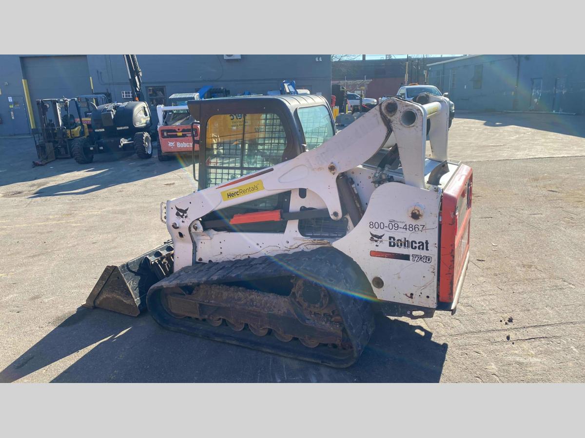 2016 Bobcat T740