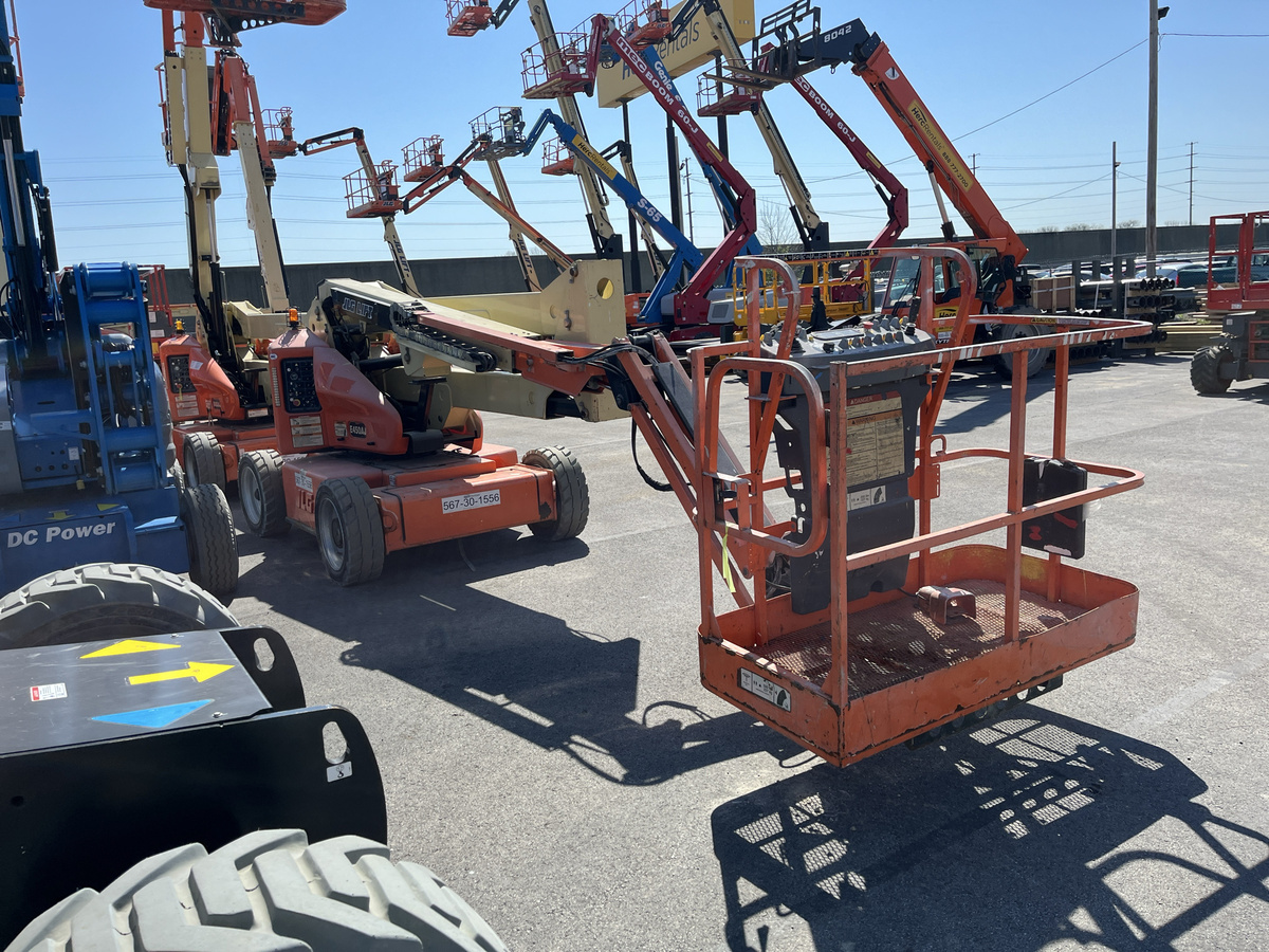 2013 JLG E450AJ-2