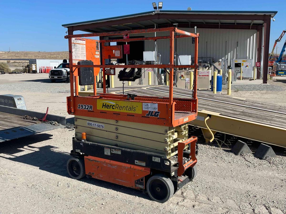 2017 JLG 1932R