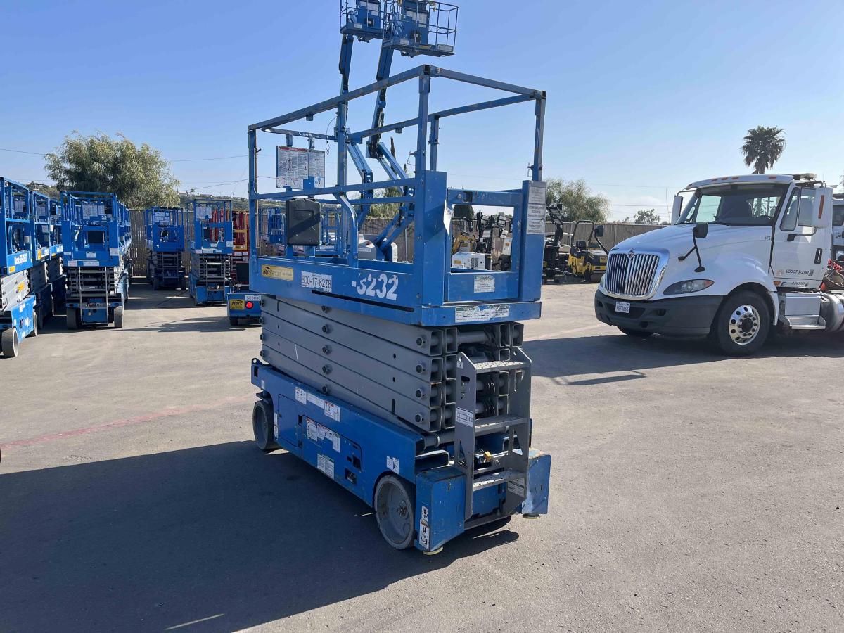 2017 Genie GS-3232