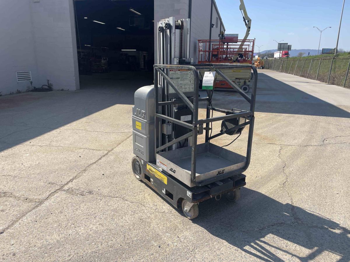 2017 JLG 20MVL