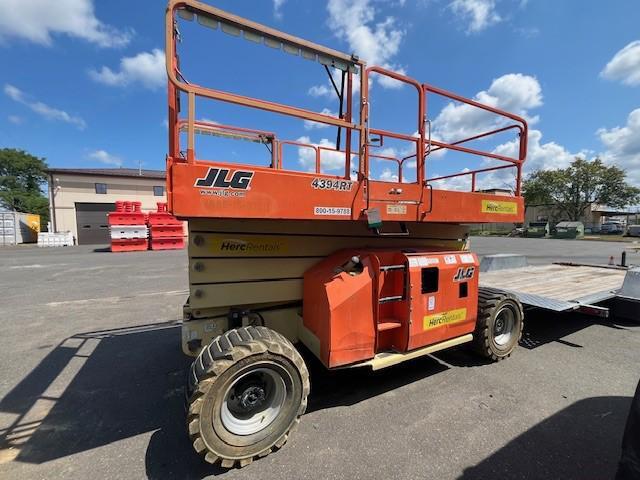 2017 JLG 4394RT-3