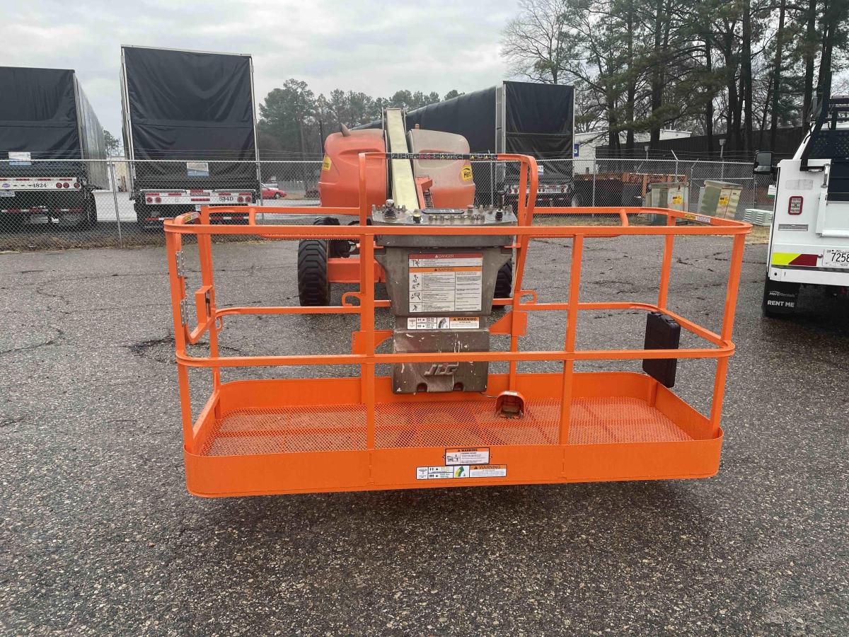 2013 JLG 400S
