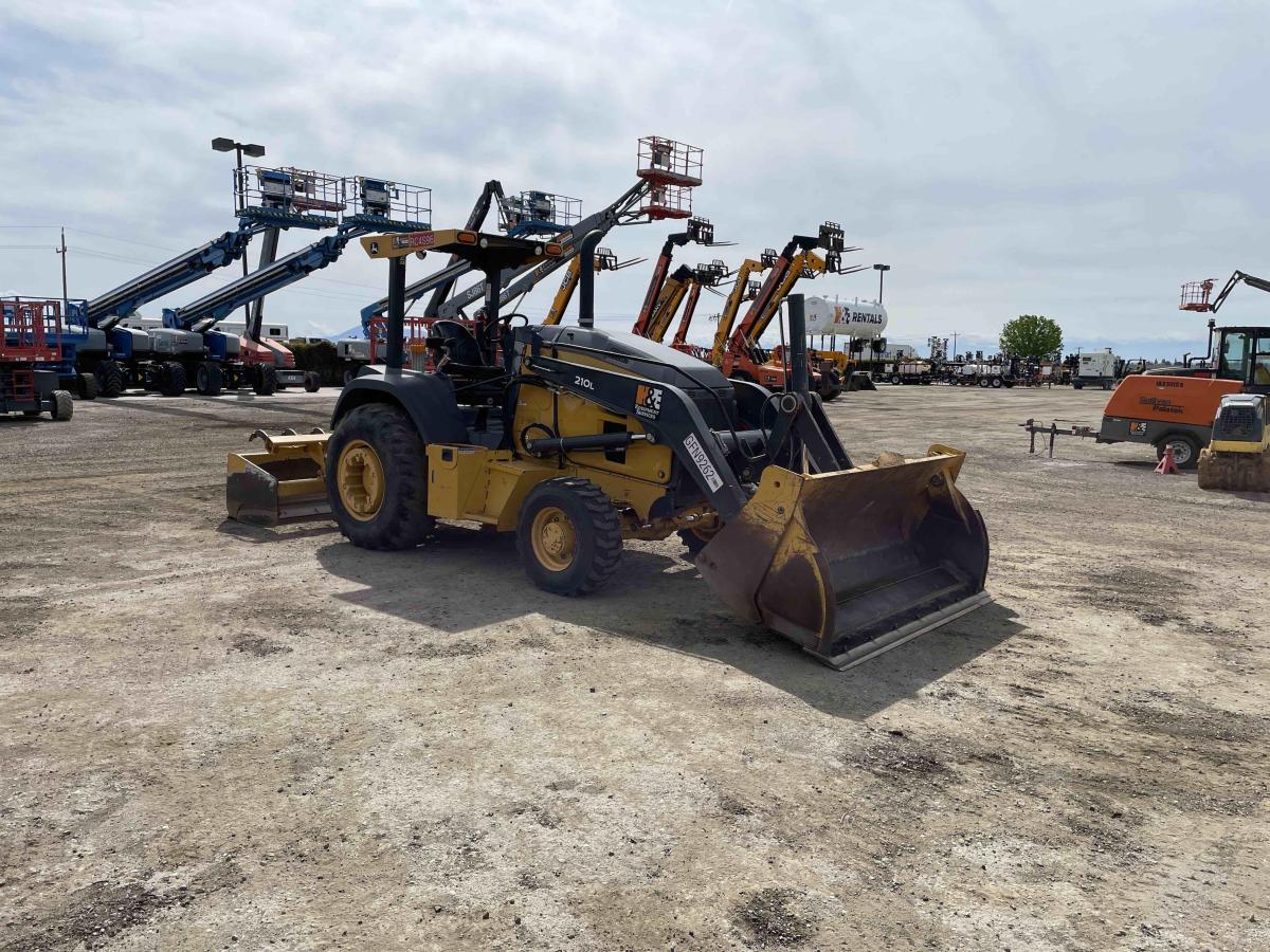 2019 John Deere 210L