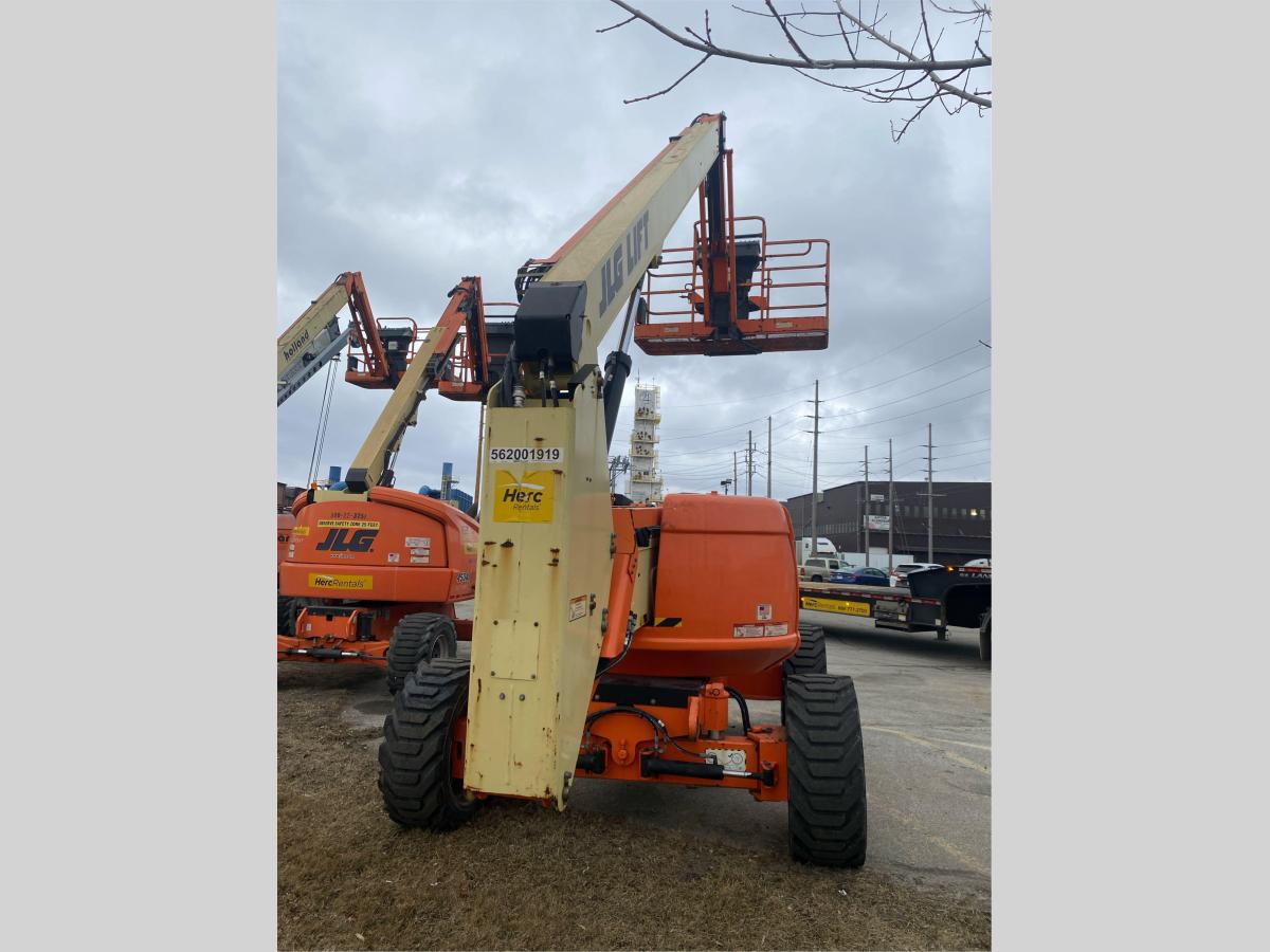 2011 JLG 600AJ