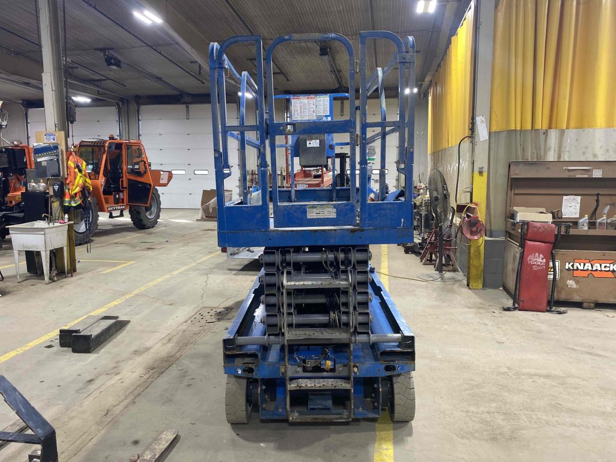 2017 Genie GS-3246