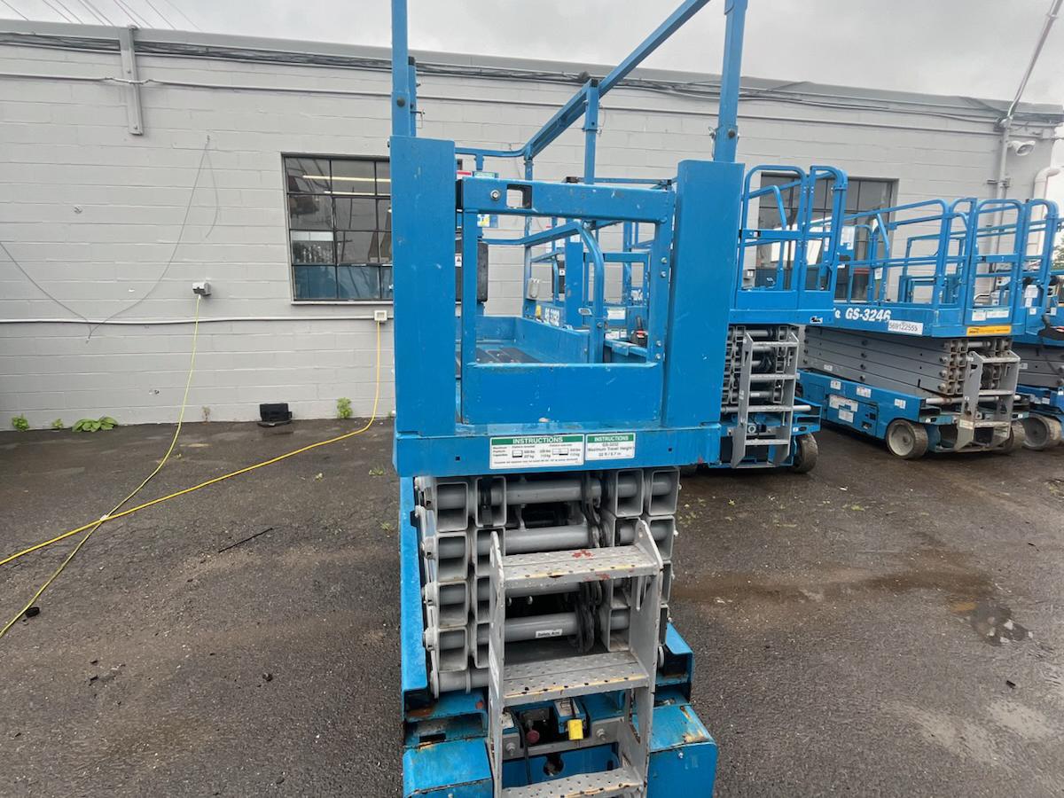 2017 Genie GS-3232