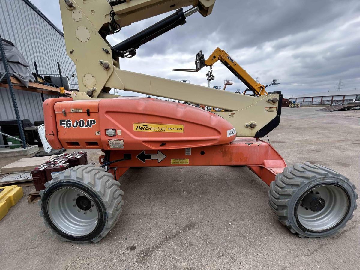 2014 JLG E600JP
