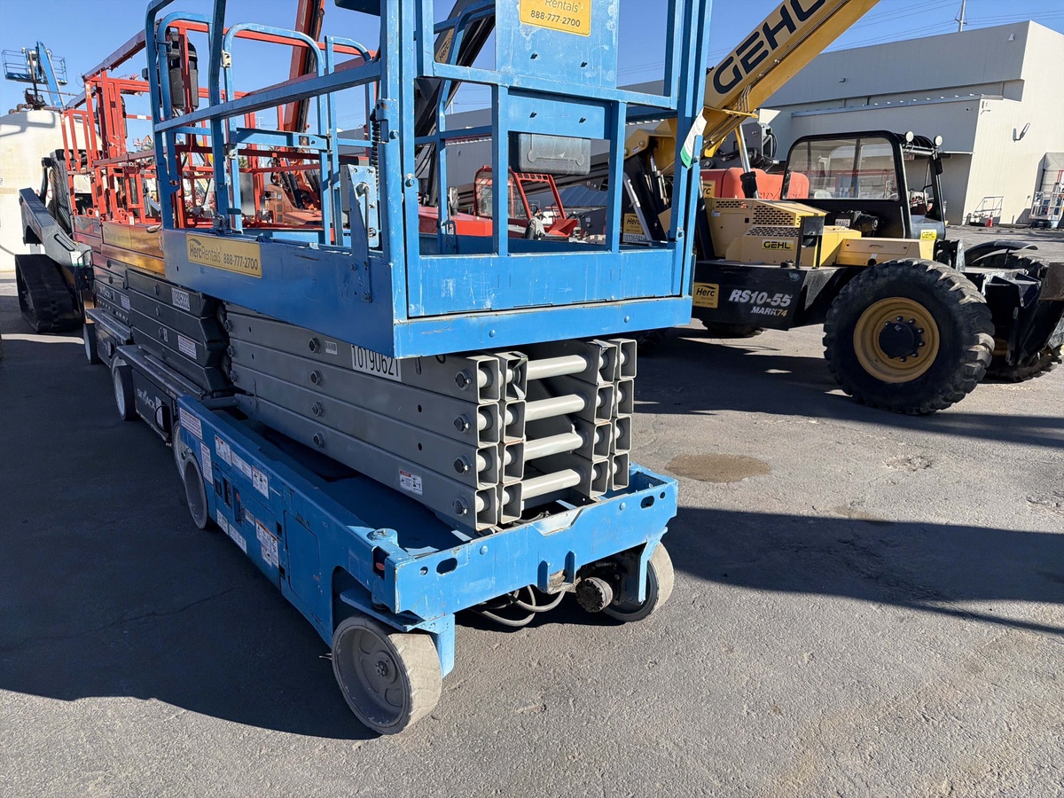 2016 Genie GS-3246-4