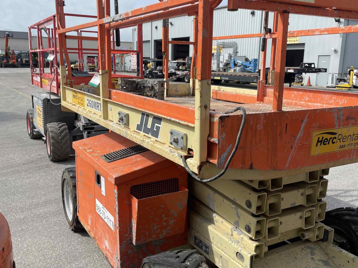 2017 JLG 260MRT