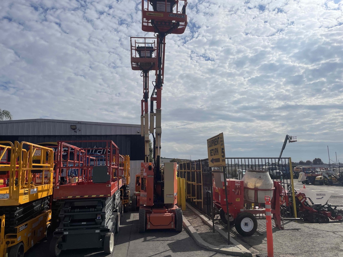 2017 JLG E300AJP-5