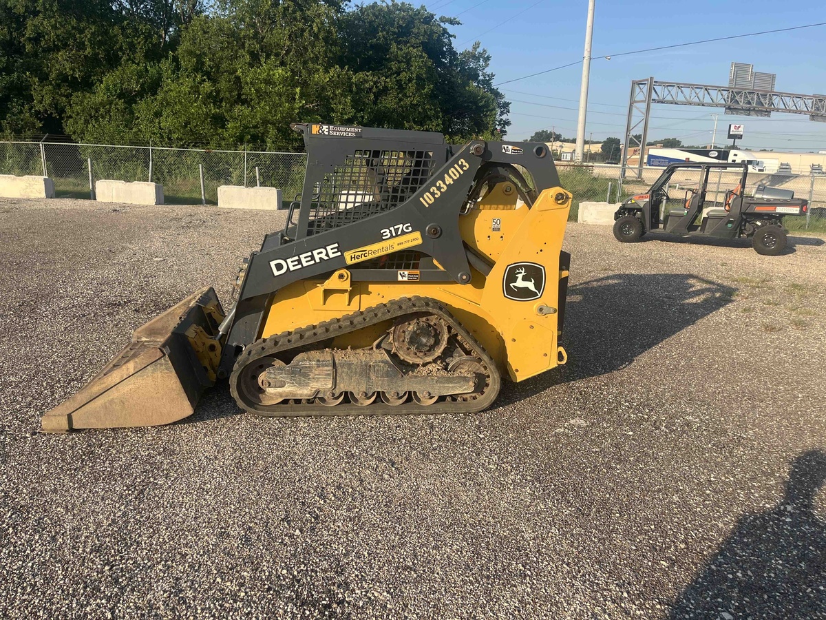 2021 John Deere 317G-10