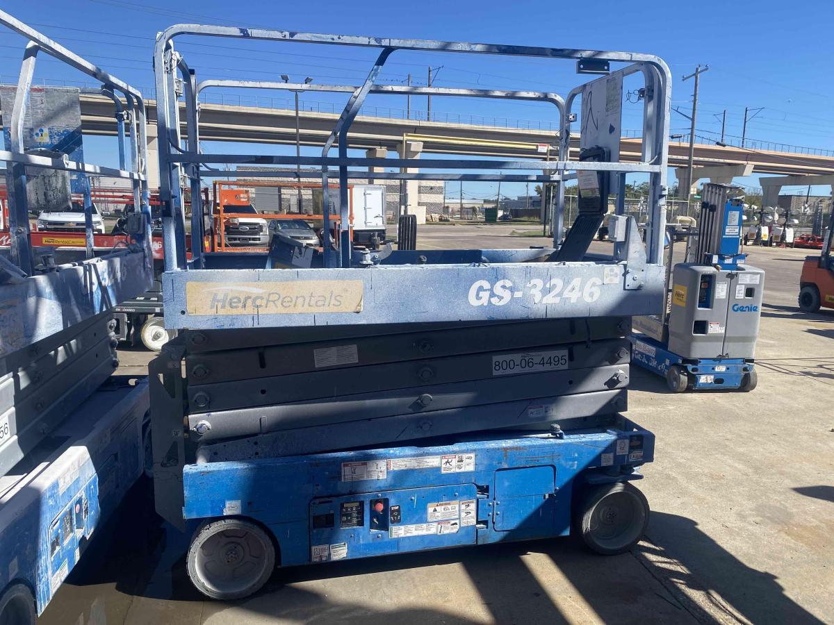 2015 Genie GS-3246