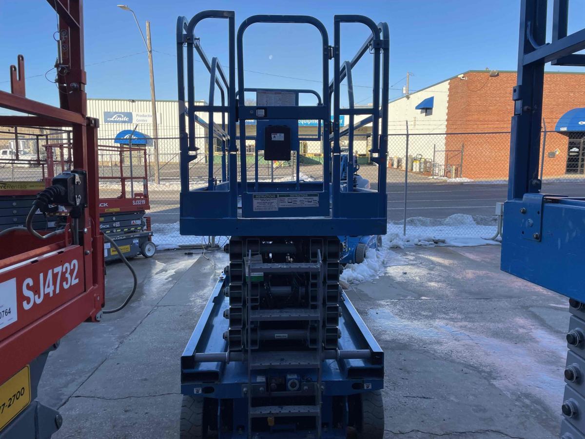 2018 Genie GS-4047