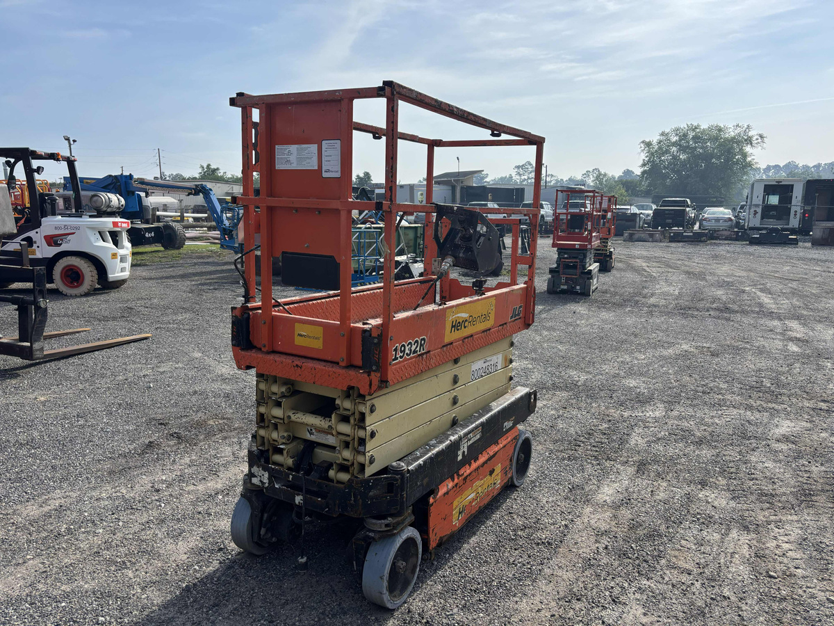 2019 JLG 1932R-4