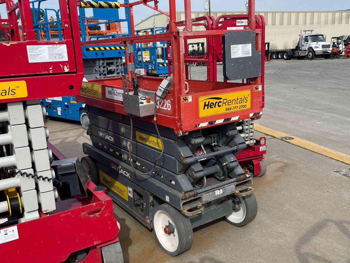 2017 Skyjack SJ3226